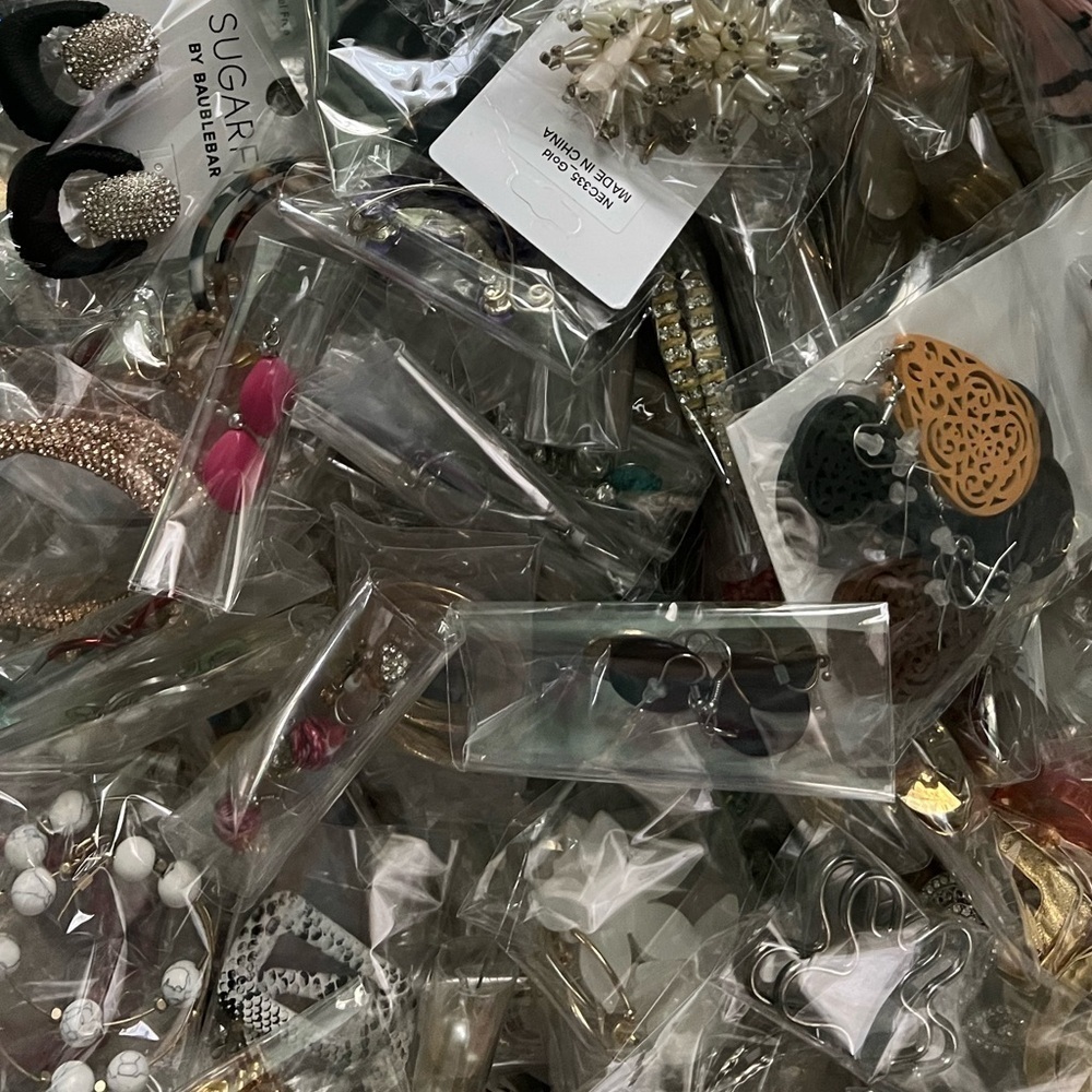 Vintage & Modern Earrings 100 Pairs